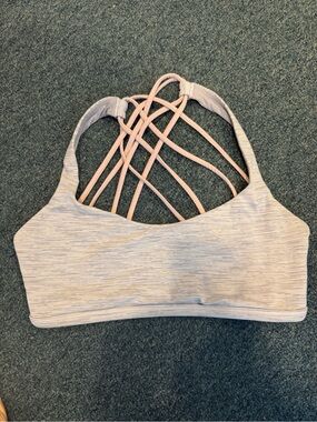 lululemon athletica Free to be Wild no pads size 6 in great condition!